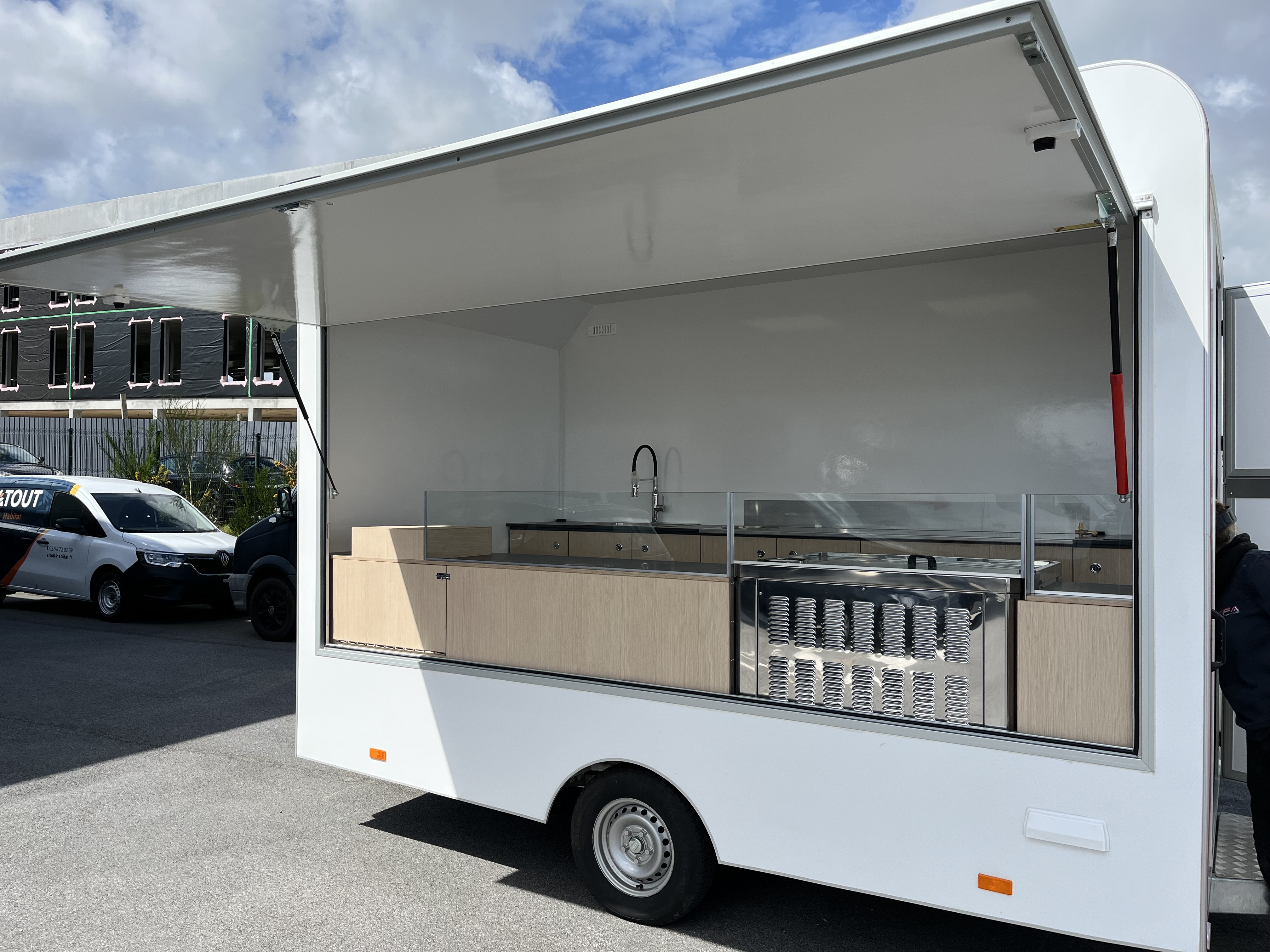 Foodtruck churros 1/2 Foodtruck churros aménagé par Van Aménagement