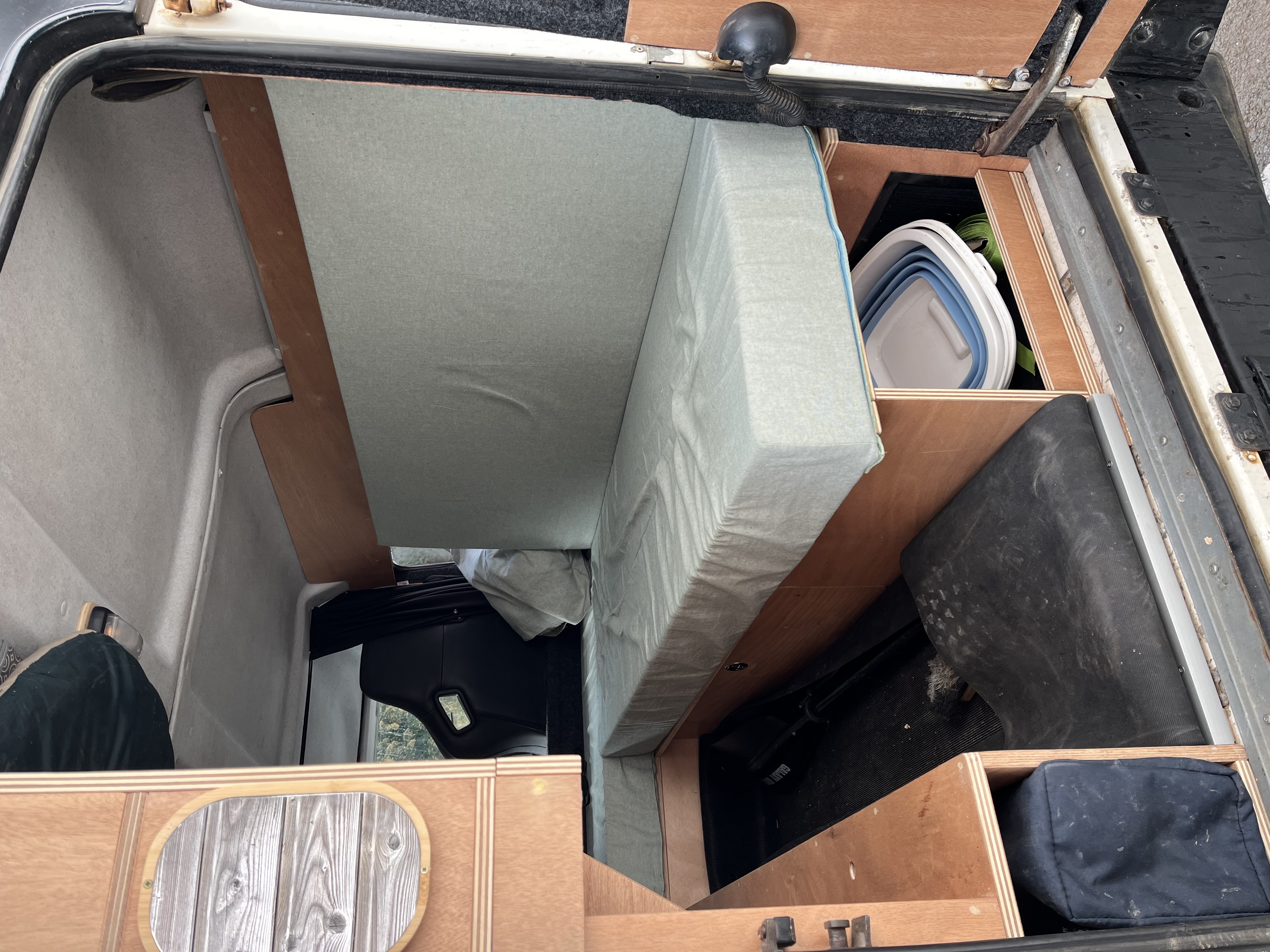 Defender 3/6 Land Rover Defender aménagé par Van Aménagement