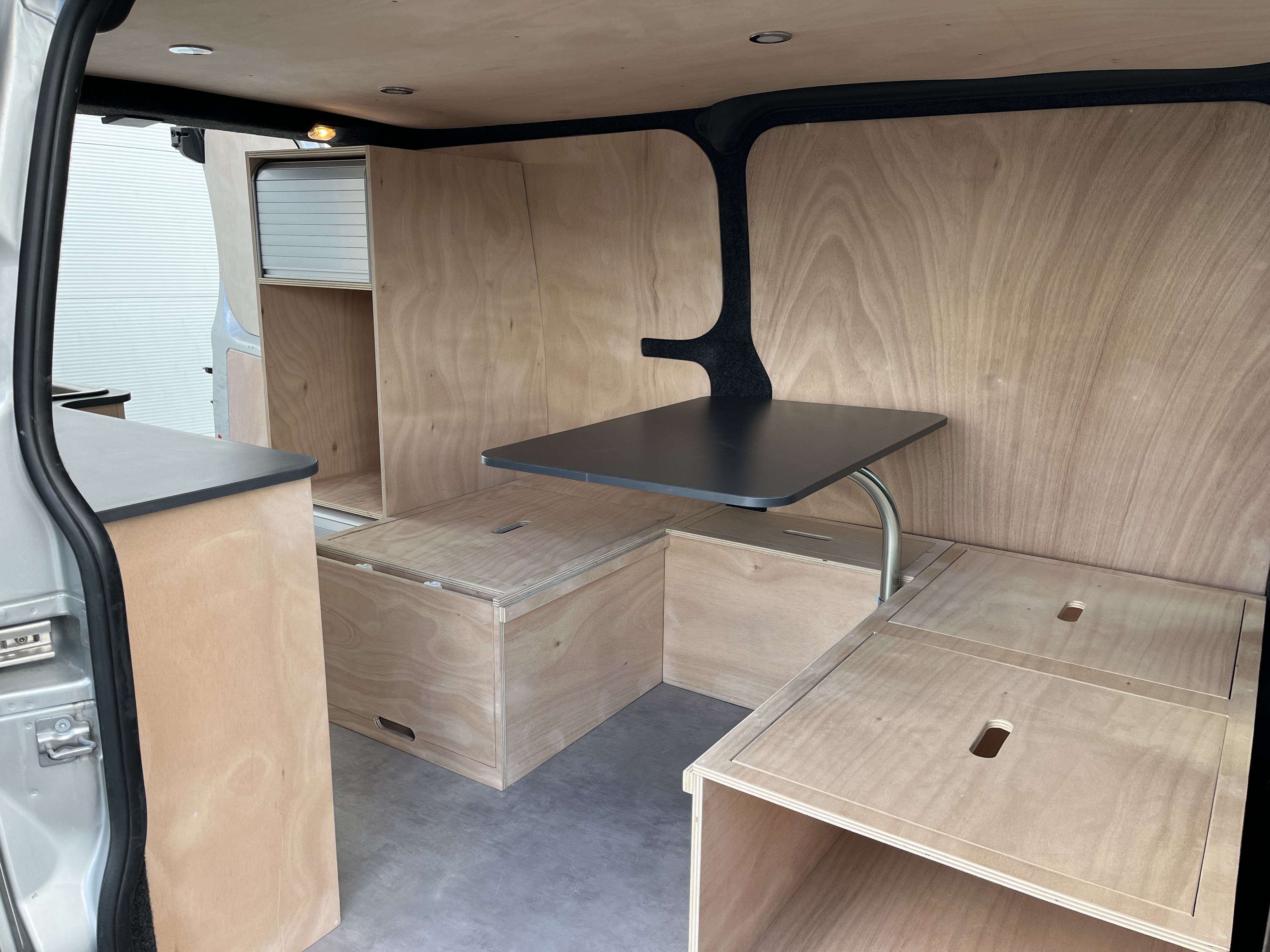 Ford Custom H1L1 aménagé par Van Aménagement