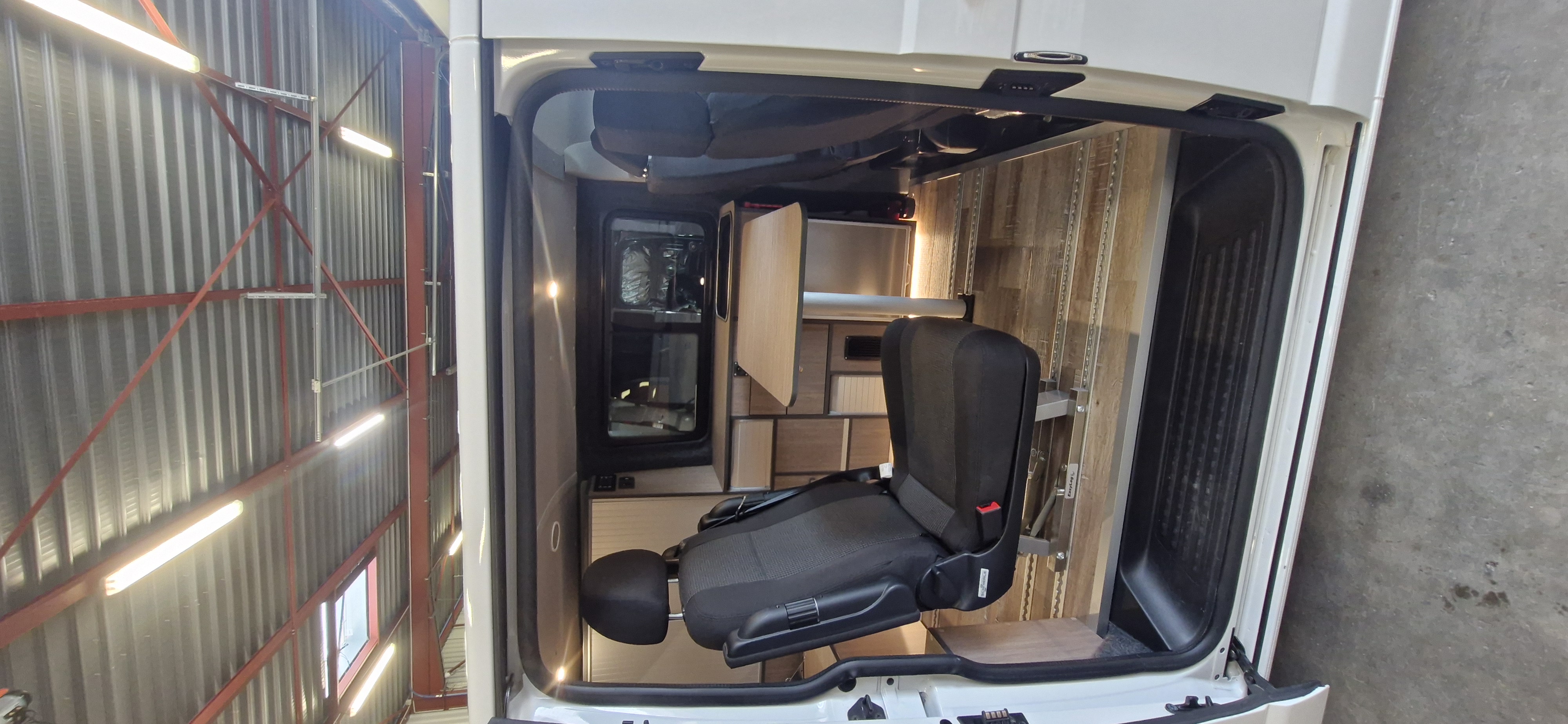 Un Volkswagen T6 aménagé façon California par Van Aménagement