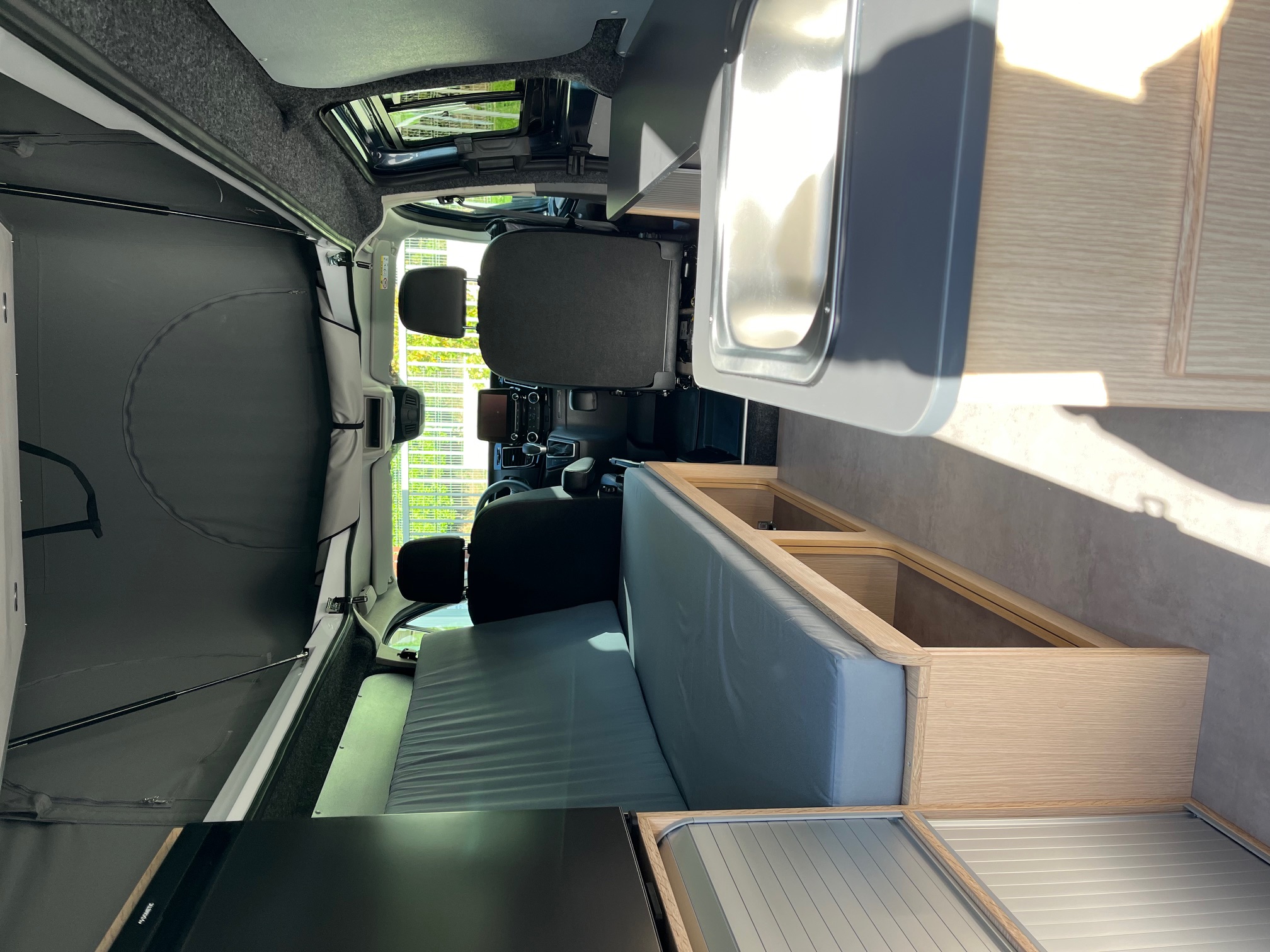 Un Ford Custom aménagé par Van Aménagement